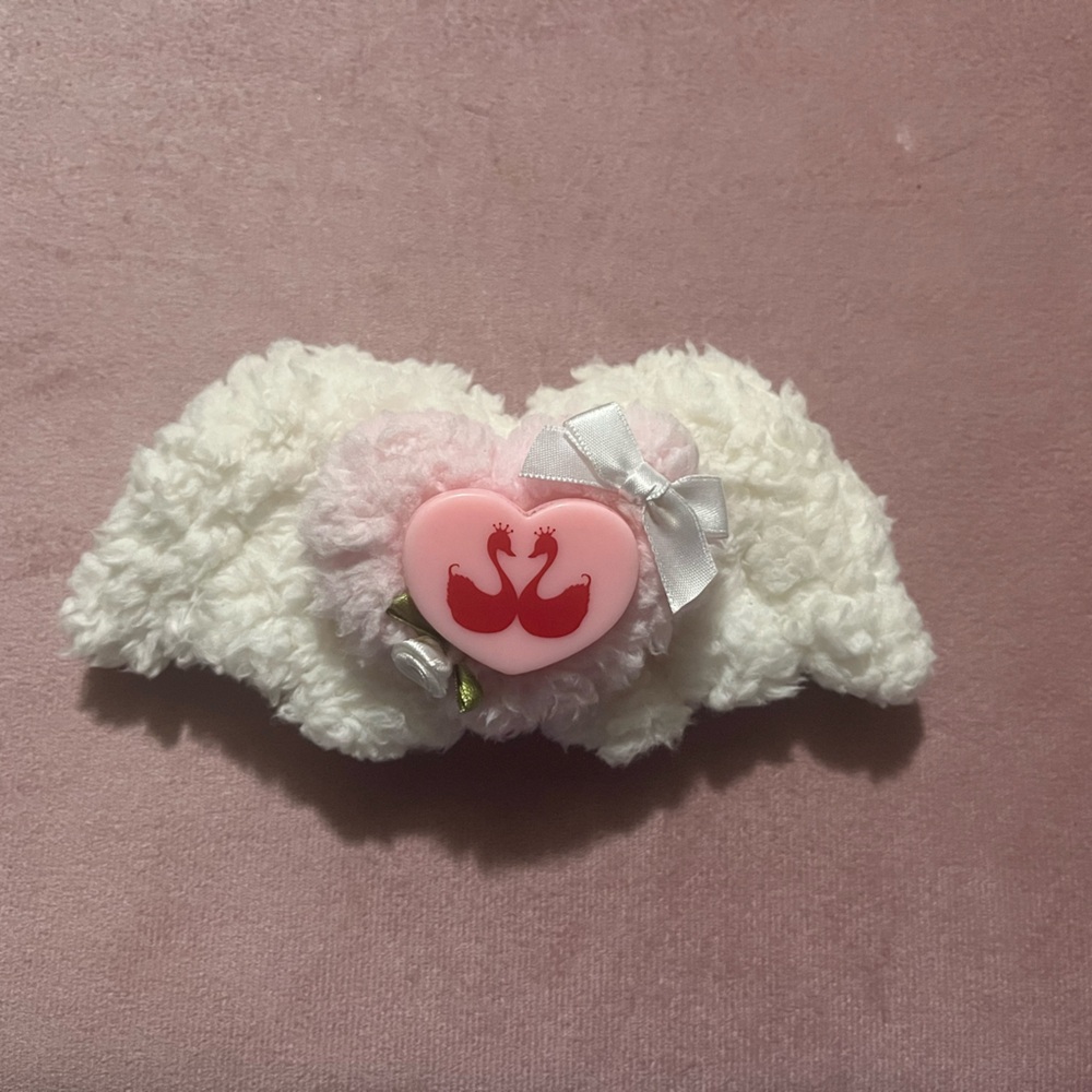 Metamorphose Kawaii Cherub wing hair pin brooche